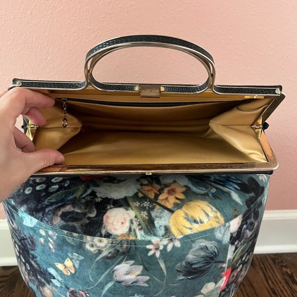 Vintage Black Faux Snake Skin Handbag with Gold Tone Metal Handle - Picture 2 of 3